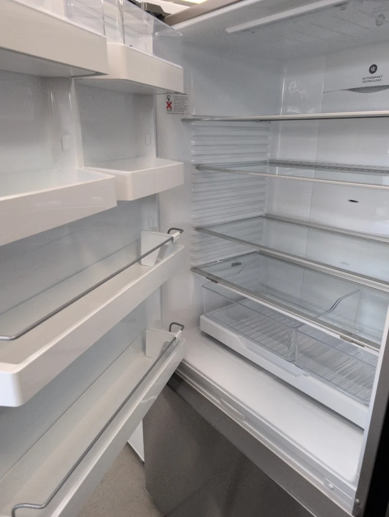 RF170BLPX6 - REFRIGERATORS - Fisher & Paykel - Bottom Freezer - Stainless Steel - Open Box