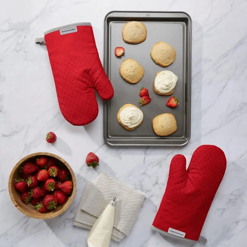 Oven Mitts Set - Fire Red