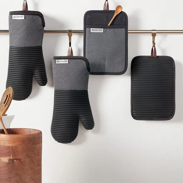 4-Piece Oven Mitt & Potholder Set