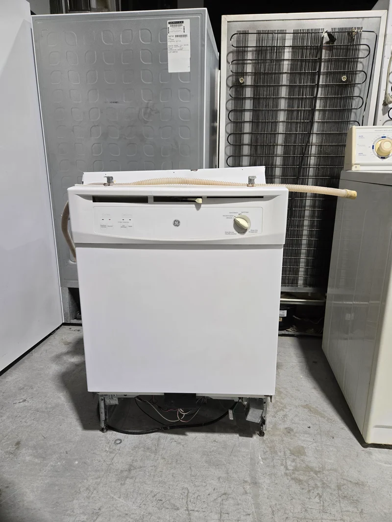 Lave-Vaisselle 24po Blanc | VSD2304P00WW - GE *** USAGÉ ***